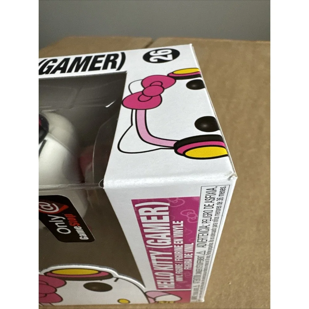 NEW Vaulted Funko POP! Hello Kitty Gamer #26 GameStop Exclusive with Protector